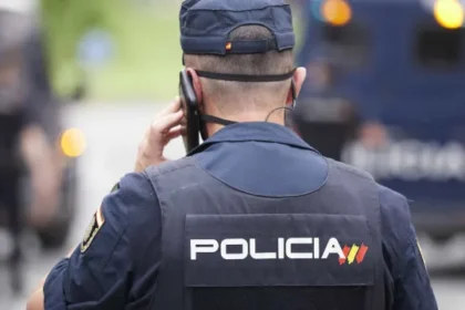 homem-mata-ex-mulher-na-rua-na-espanha;-testemunhas-acorrentam-suspeito