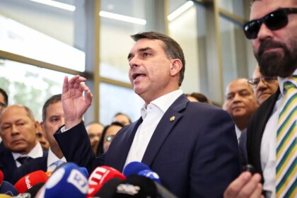 flavio-bolsonaro-confirma-visita-a-vorcaro-durante-prisao-domiciliar