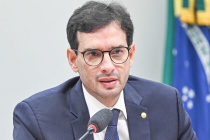 6x1:-relator-quer-jornada-ilimitada-para-quem-ganha-mais-de-r$-16-mil