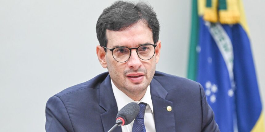 6x1:-relator-quer-jornada-ilimitada-para-quem-ganha-mais-de-r$-16-mil