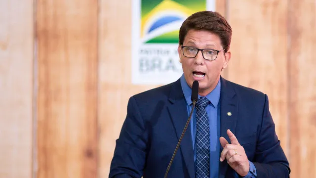 camara-informa-ao-stf-que-viagens-de-mario-frias-ao-exterior-ainda-estao-‘em-apreciacao’