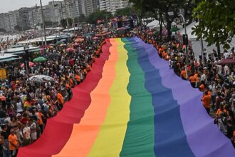 pl-que-veta-crianca-em-evento-lgbtqia+-e-inconstitucional,-diz-jurista