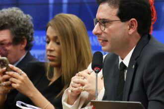 relatorio-de-pec-preve-fim-da-escala-6×1-60-dias-apos-promulgacao