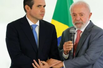 lula-comemora-acordo-com-hugo-motta-para-o-fim-da-escala-6×1