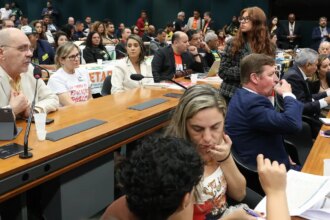 movimentos-sociais-e-entidades-defendem-fim-da-escala-6×1-na-camara