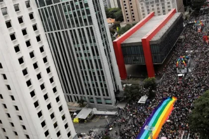 parada-lgbt+-de-sao-paulo-enfrenta-desafios-e-ameaca-deixar-as-ruas