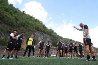 botafogo-enfrenta-o-bahia-antes-de-‘ferias’-com-bastidores-agitados-por-venda-da-saf