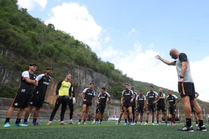 botafogo-enfrenta-o-bahia-antes-de-‘ferias’-com-bastidores-agitados-por-venda-da-saf