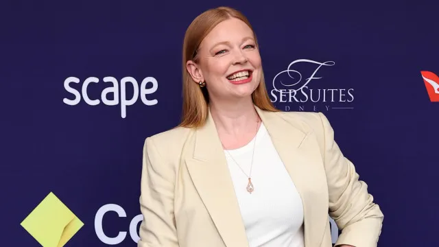 atriz-de-‘succession’,-sarah-snook-estrelara-minisserie-de-‘os-passaros’,-classico-de-hitchcock