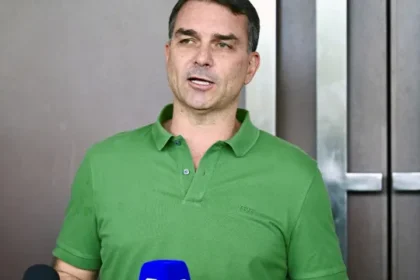 aliados-de-lula-pedem-que-pgr-investigue-flavio-bolsonaro-por-possivel-atentado-a-soberania