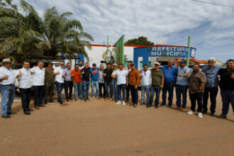 dr.-danilo-alencar-destina-emenda-e-marca-presenca-no-aniversario-de-37-anos-de-marianopolis