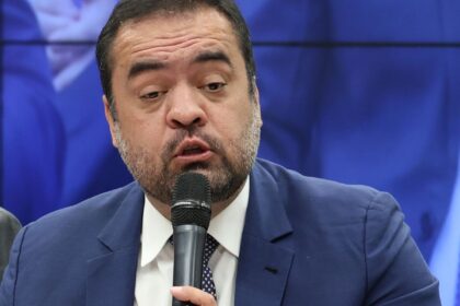 tce-rj-rejeita-contas-de-claudio-castro:-r$-7-bi-em-incorrecoes