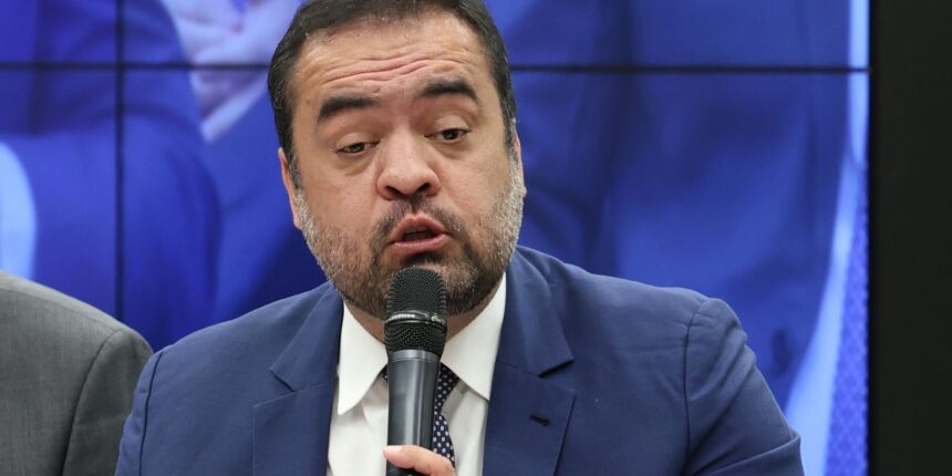 tce-rj-rejeita-contas-de-claudio-castro:-r$-7-bi-em-incorrecoes