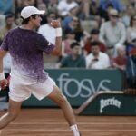 mensik-derruba-joao-fonseca-nas-quartas-em-roland-garros:-3-a-0