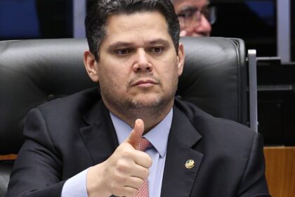 alcolumbre-sugere-“melhorar”-6×1-e-quer-passar-pec-por-comissoes