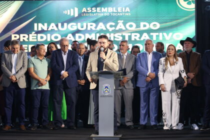 servidores-comemoram-inauguracao-de-centro-administrativo-da-aleto