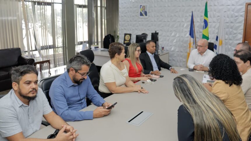 moisemar-marinho-acompanha-entidades-da-policia-civil-em-reuniao-na-secad-para-tratar-demandas-da-ca