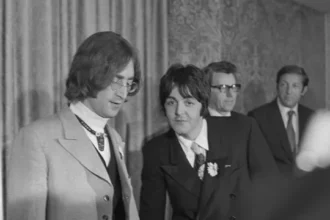 paul-mccartney-diz-que-briga-com-john-lennon-no-fim-dos-beatles-doeu