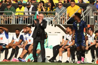 ancelotti-diz-que-wesley-fara-exames-apos-lesao-e-revela-que-ja-tem-escalacao-da-estreia-na-copa-do-mundo