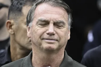 bolsonaro-apresenta-solucos-‘acima-da-media’,-mostra-relatorio-medico