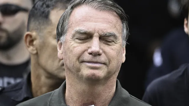 bolsonaro-apresenta-solucos-‘acima-da-media’,-mostra-relatorio-medico