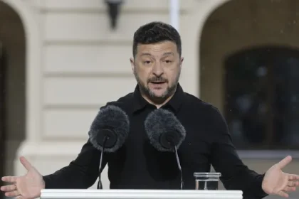 zelensky-chega-a-londres-para-reuniao-com-starmer,-merz-e-macron