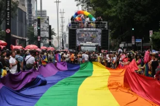 parada-lgbt+-reforca-distancia-da-direita-e-contrasta-com-marcha-para-jesus