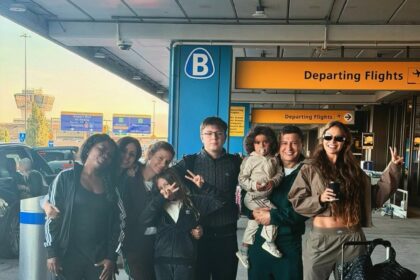 mulher-de-rafinha,-natalia-belloli-viaja-com-familia-de-primeira-classe-para-a-copa