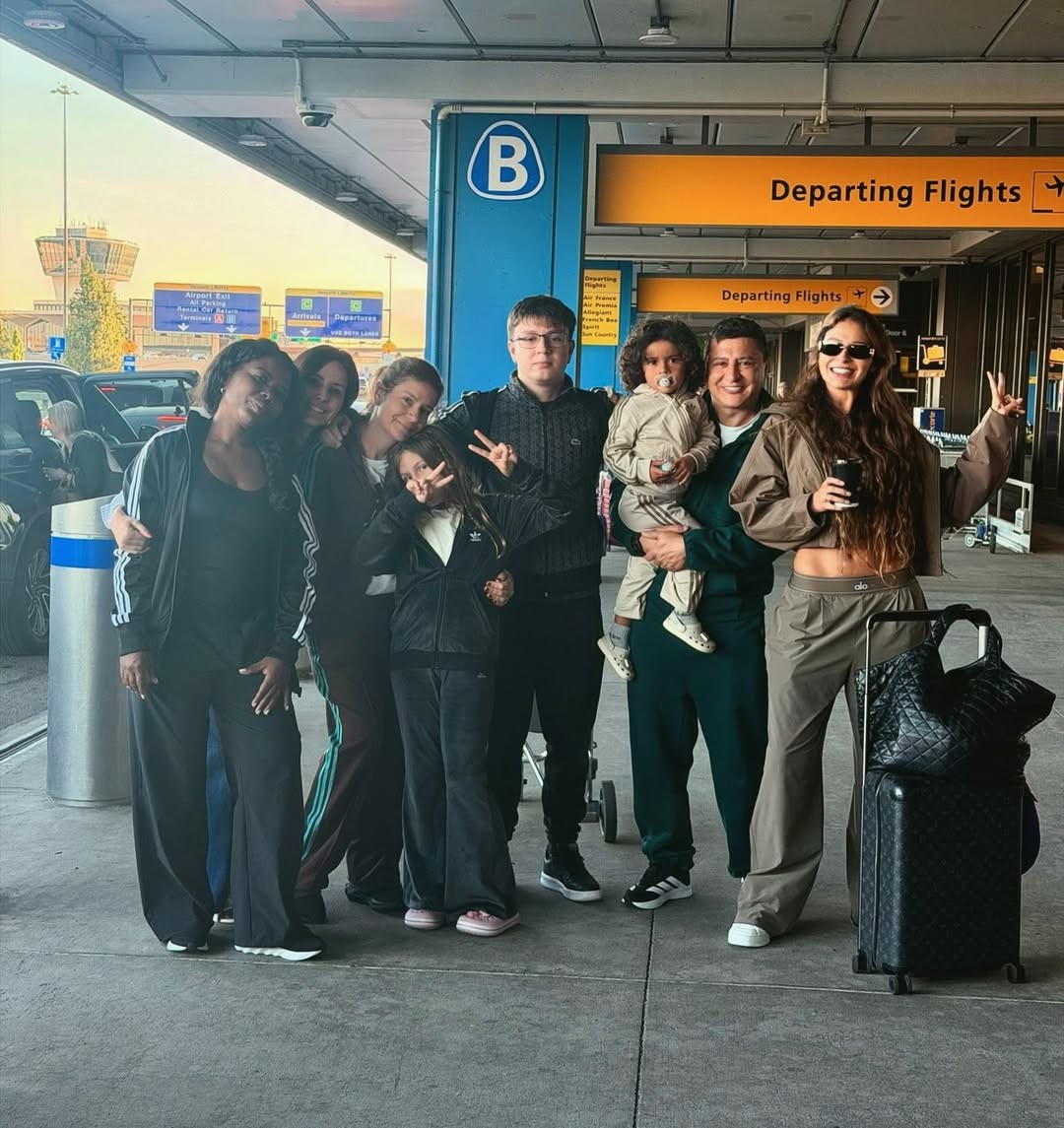mulher-de-rafinha,-natalia-belloli-viaja-com-familia-de-primeira-classe-para-a-copa