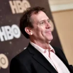 hugh-laurie-pede-desculpas-apos-atacar-critica-de-jornalista-sobre-‘dr.-house’
