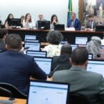 ccj-da-camara-suspende-analise-de-pec-que-reduz-maioridade-penal