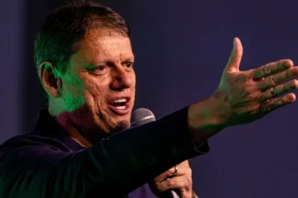 mae-do-ex-presidente-jair-bolsonaro-vira-nome-de-viaduto-em-sp-apos-tarcisio-sancionar-lei