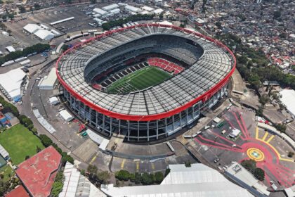 remodelado-por-reforma-de-r$-1-bilhao,-azteca-se-torna-primeiro-estadio-a-receber-tres-aberturas-de-copa-do-mundo