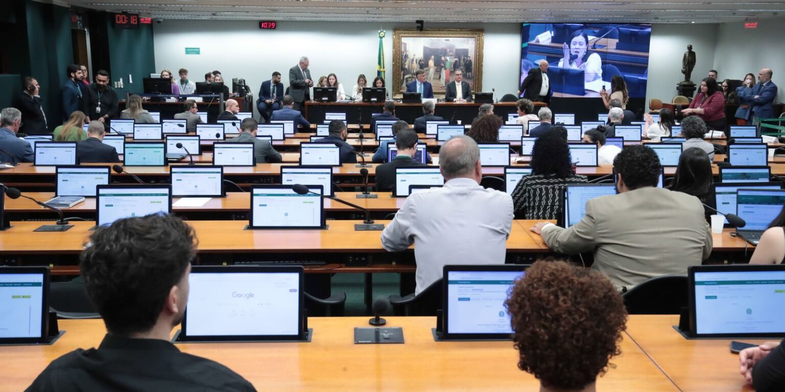 ccj-da-camara-aprova-pec-que-reduz-maioridade-penal-para-16-anos