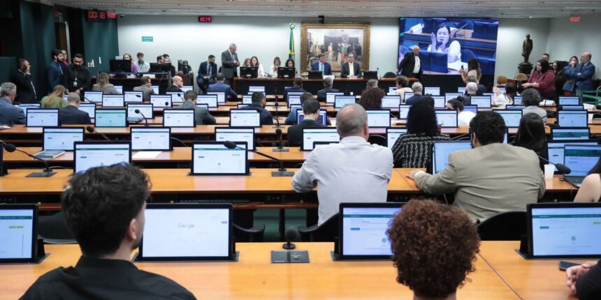 ccj-da-camara-aprova-pec-que-reduz-maioridade-penal-para-16-anos