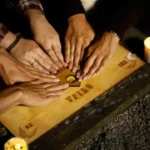 coisas-estupidas-que-personagens-de-filmes-de-terror-sempre-fazem