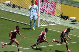 catar-pune-suica-nos-acrescimos-e-busca-empate-com-gol-heroico-de-cabeca