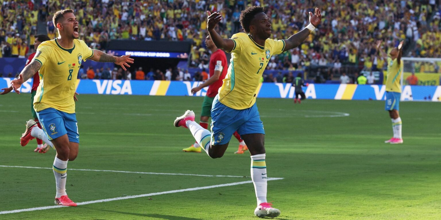raphinha,-vini-jr.-e-douglas-santos-se-destacam-nos-numeros-da-estreia