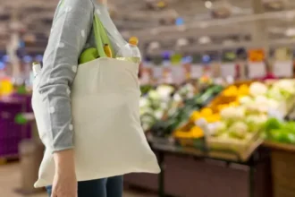 lavar-nao-basta:-o-que-ninguem-te-conta-sobre-o-alimento-que-voce-compra