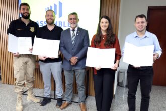 aleto-empossa-novos-concursados-e-anuncia-outra-convocacao