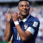 mbappe-faz-historia-e-da-vitoria-a-franca-frente-ao-senegal-na-copa