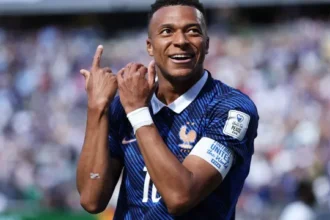 mbappe-faz-historia-e-da-vitoria-a-franca-frente-ao-senegal-na-copa