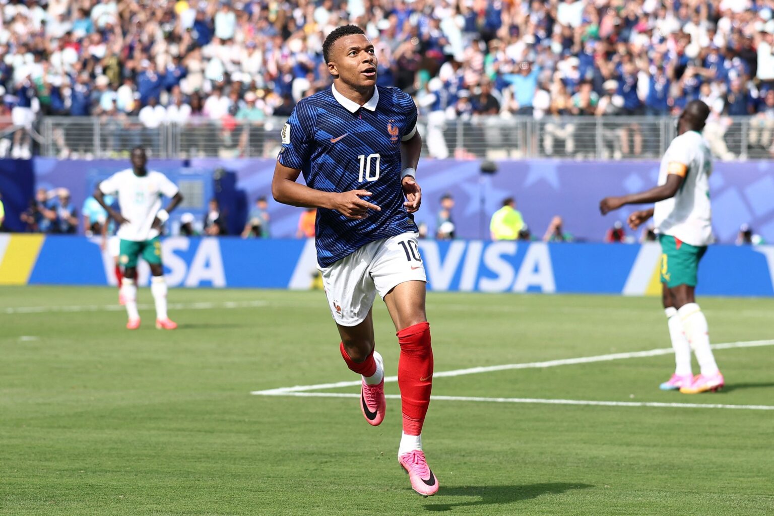 ‘jogo-para-fazer-historia-pelo-meu-pais’,-afirma-mbappe-apos-tornar-se-o-maior-artilheiro-da-historia-da-selecao-francesa