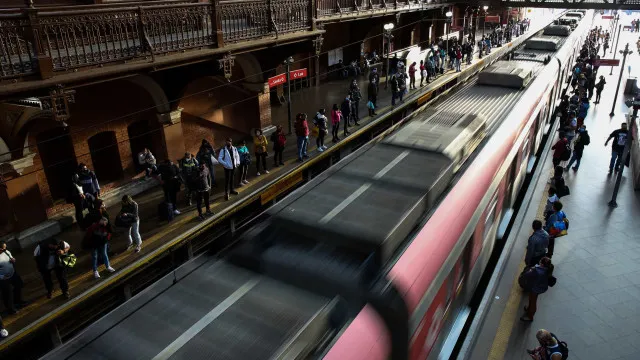 falha-no-sistema-de-portas-causa-lentidao-em-tres-linhas-do-metro-de-sao-paulo
