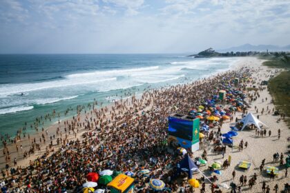 saquarema-vive-carnaval-fora-de-epoca-durante-etapa-do-circuito-mundial-de-surfe