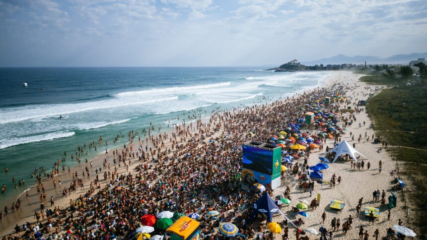 saquarema-vive-carnaval-fora-de-epoca-durante-etapa-do-circuito-mundial-de-surfe