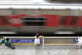 crianca-cai-em-vao-entre-trem-e-plataforma-de-estacao-da-linha-9-esmeralda-em-sp