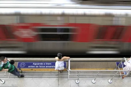crianca-cai-em-vao-entre-trem-e-plataforma-de-estacao-da-linha-9-esmeralda-em-sp