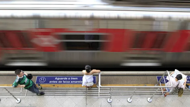 crianca-cai-em-vao-entre-trem-e-plataforma-de-estacao-da-linha-9-esmeralda-em-sp