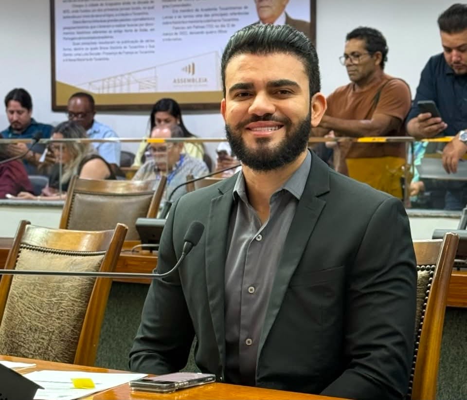 pl-de-leo-barbosa-visa-criacao-de-programa-itinerante-de-cinema,-leitura-e-cultura-no-to